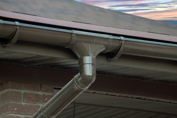 Building Gutter Installation in Lynnwood